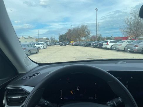 Used 2025 Chevrolet TrailBlazer LT image 34