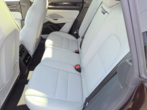 Certified 2025 Porsche Macan Electric image 19