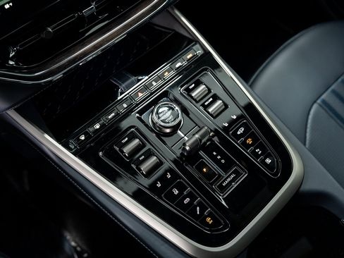 Used 2025 Aston Martin DBX 707 image 35