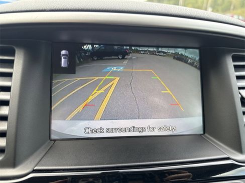 Used 2020 Nissan Pathfinder SV image 14