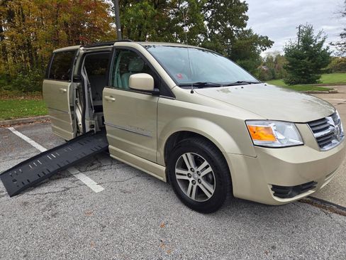 Used 2010 Dodge Grand Caravan SXT image 14