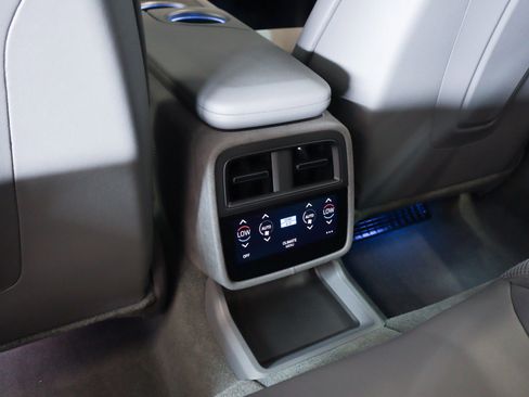 Certified 2024 Porsche Taycan 4S image 30