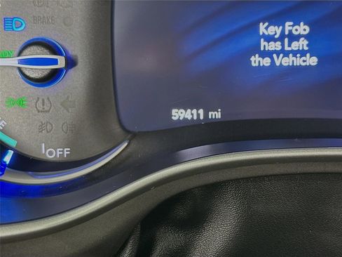 Used 2024 Chrysler Pacifica Select image 19