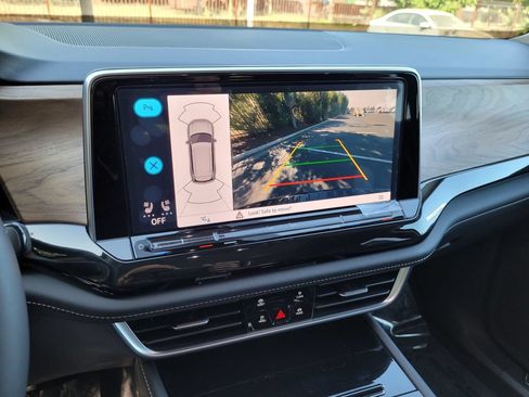 New 2025 Volkswagen Atlas SE AWD/4WD image 18