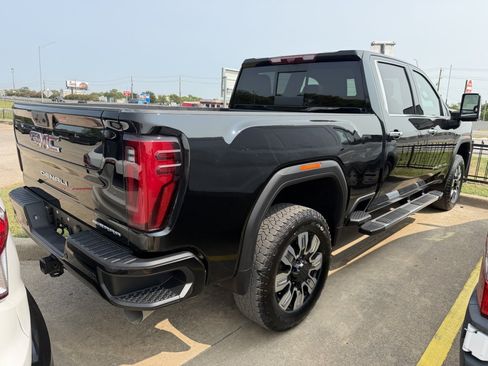 Used 2025 GMC Sierra 2500 Denali w/ Denali Reserve Package AWD/4WD image 3