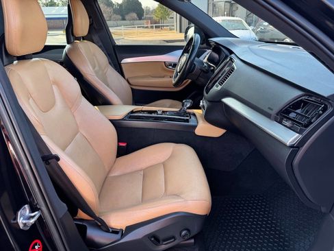 Used 2017 Volvo XC90 T6 Momentum w/ Vision Package image 21