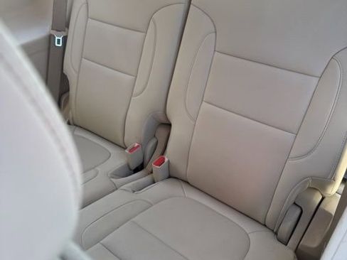 Used 2022 GMC Acadia Denali w/ Denali Technology Package image 3