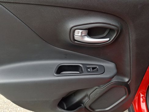 New 2023 Jeep Renegade Latitude AWD/4WD image 19