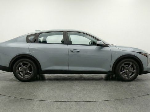 Used 2025 Kia K4 LXS image 11