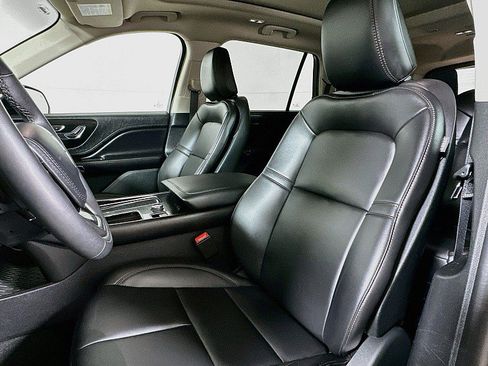 Used 2024 Lincoln Aviator AWD w/ Premium Package image 11