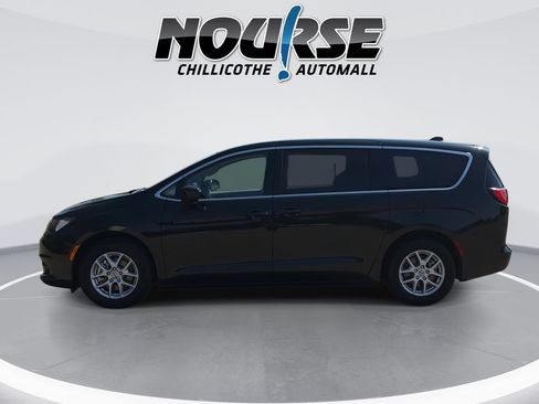 Used 2023 Chrysler Voyager LX FWD image 5