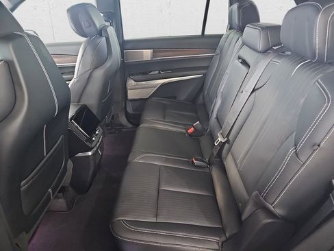 New 2026 Cadillac Vistiq Luxury image 15