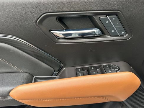 Certified 2023 GMC Canyon AT4 w/ AT4 Premium Package AWD/4WD image 11