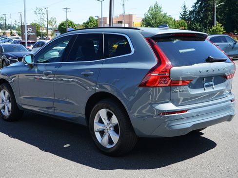 Used 2022 Volvo XC60 B5 Momentum image 7