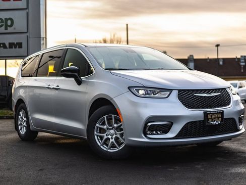 New 2026 Chrysler Pacifica Select FWD image 1