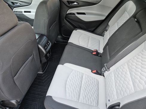 Used 2021 Chevrolet Equinox LS w/ LS Convenience Package image 30