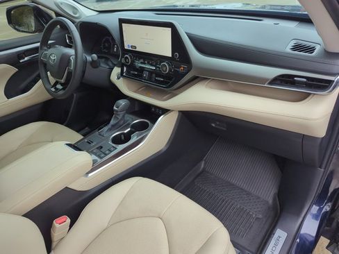 Used 2024 Toyota Highlander Limited image 25