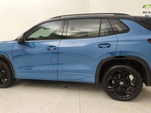 Used 2025 Volkswagen Tiguan SE R-Line AWD/4WD image 11