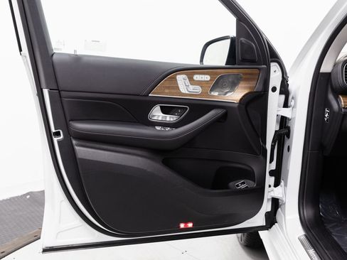 Used 2025 Mercedes-Benz GLE 450e 4MATIC image 5