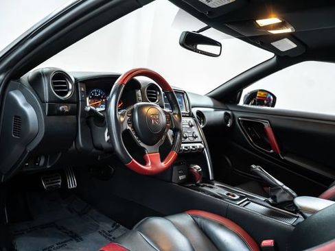 Used 2014 Nissan GT-R Black Edition AWD/4WD image 19