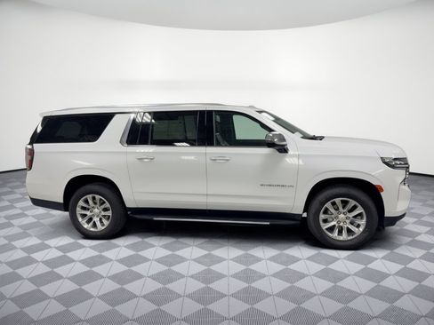 Used 2024 Chevrolet Suburban Premier RWD image 8