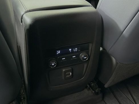 Used 2020 Buick Enclave Essence w/ Sport Touring Edition image 25