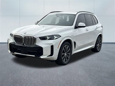 Used 2024 BMW X5 xDrive50e AWD/4WD image 10