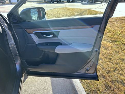 Used 2018 Honda CR-V Touring image 16