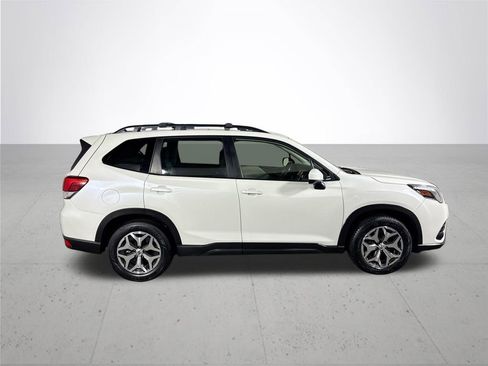 Used 2023 Subaru Forester Premium image 5