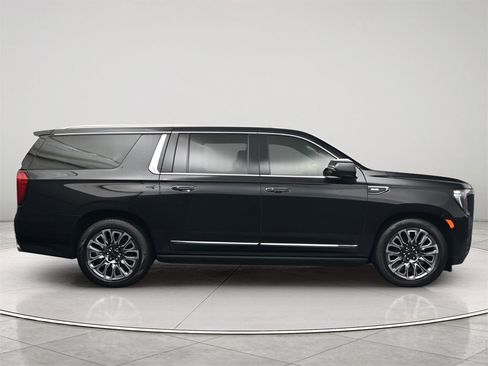 Used 2023 GMC Yukon XL Denali Ultimate image 11