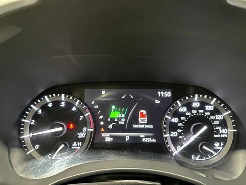 Used 2021 Toyota Highlander XLE AWD/4WD image 9