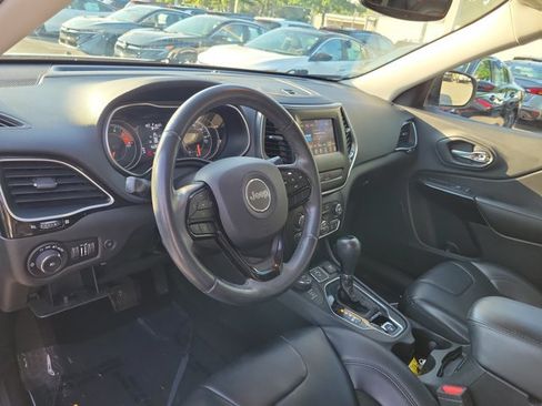 Used 2019 Jeep Cherokee Latitude Plus AWD/4WD image 18