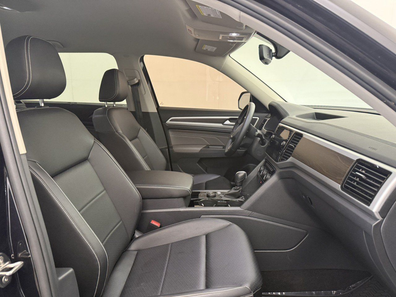 Used 2023 Volkswagen Atlas SE w/ Black Wheel Package AWD/4WD image 10