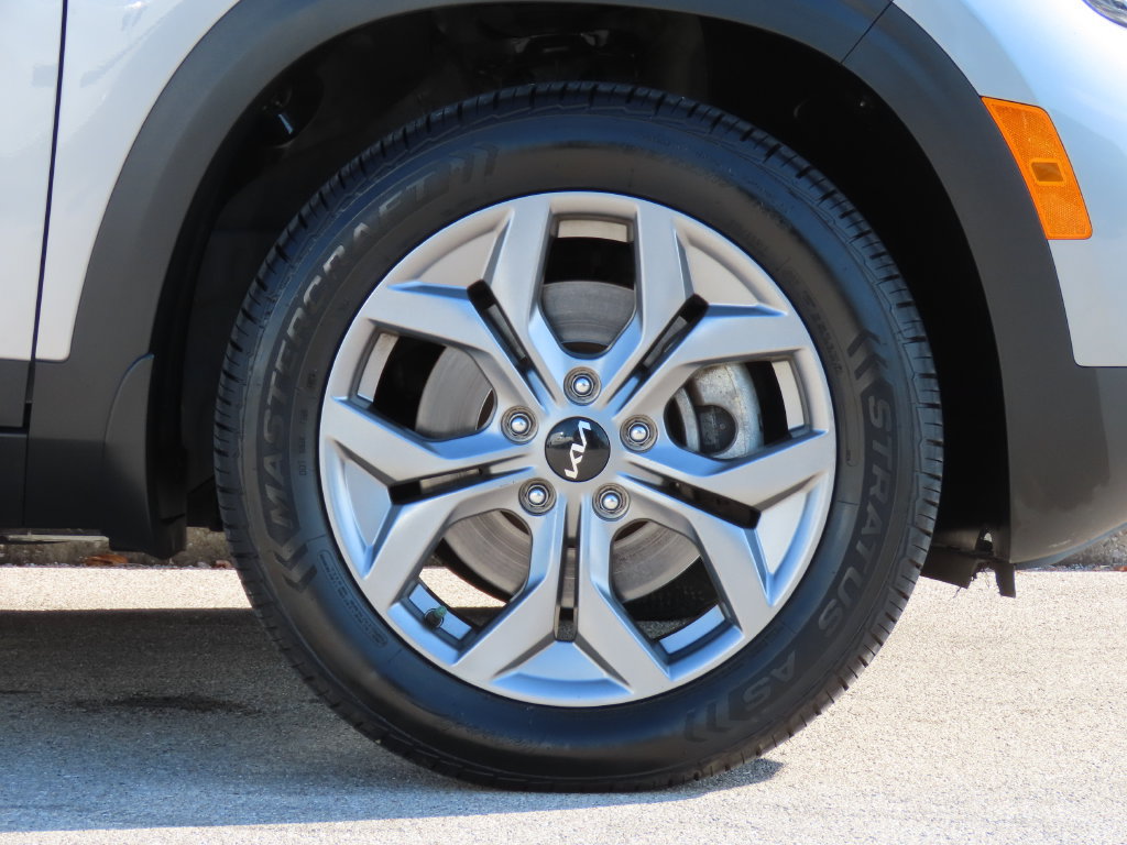 Used 2024 Kia Seltos LX AWD/4WD image 16