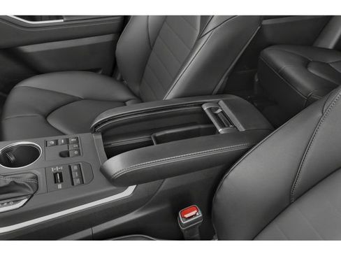 Used 2026 Toyota Highlander XLE AWD/4WD image 9