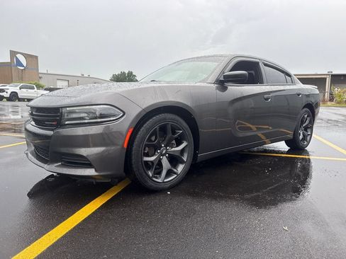Used 2020 Dodge Charger SXT w/ Blacktop Package RWD image 2