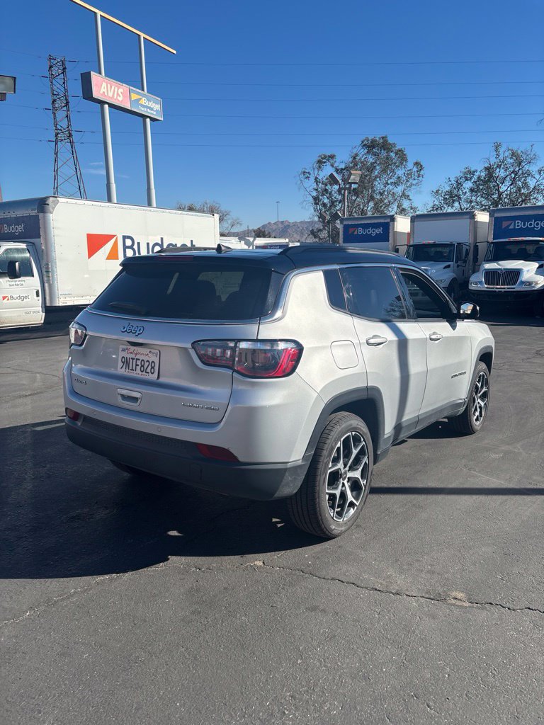 Used 2025 Jeep Compass Limited AWD/4WD image 4