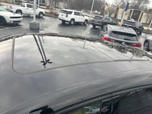 Used 2022 Porsche Macan Base image 7