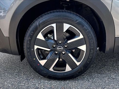 Used 2025 Nissan Kicks SV AWD/4WD image 7