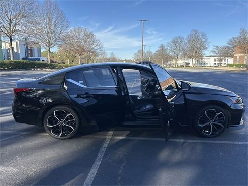 Used 2023 Nissan Altima 2.5 SR w/ SR Premium Package image 26