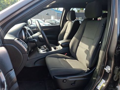 Used 2019 Jeep Grand Cherokee Laredo AWD/4WD image 13