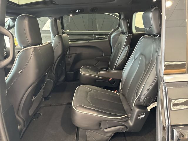 Used 2026 Chrysler Pacifica Limited FWD image 13