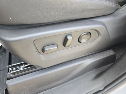 Used 2023 Chevrolet Silverado 1500 ZR2 w/ Technology Package image 24