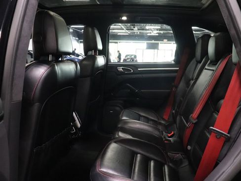 Used 2017 Porsche Cayenne Turbo image 15