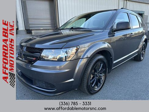 Used 2020 Dodge Journey SE w/ SE Popular Equipment Group image 1