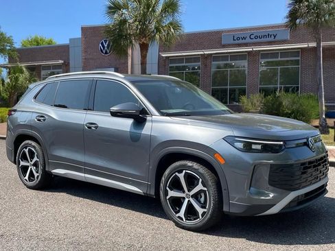 New 2026 Volkswagen Tiguan SE FWD image 1