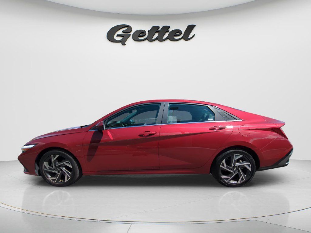 Certified 2024 Hyundai Elantra SEL w/ Convenience Package FWD image 8