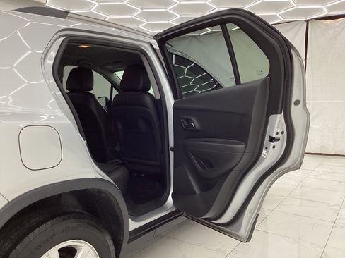 Used 2018 Chevrolet Trax LT w/ LT Convenience Package image 23