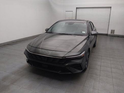 Used 2025 Hyundai Elantra Limited FWD image 15