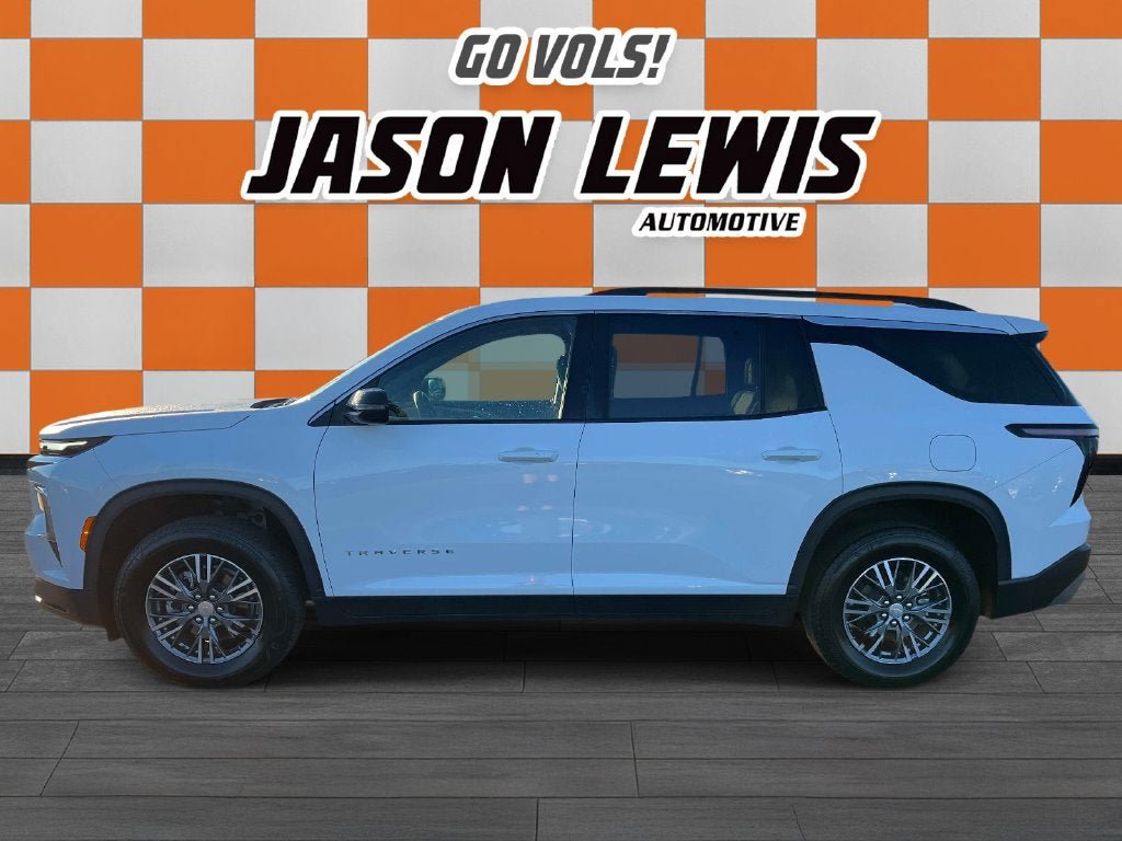 Used 2026 Chevrolet Traverse LT FWD image 6